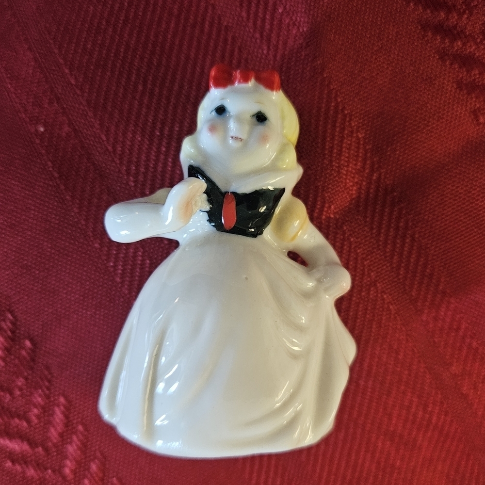 1940s Snow White Lefton Figurine